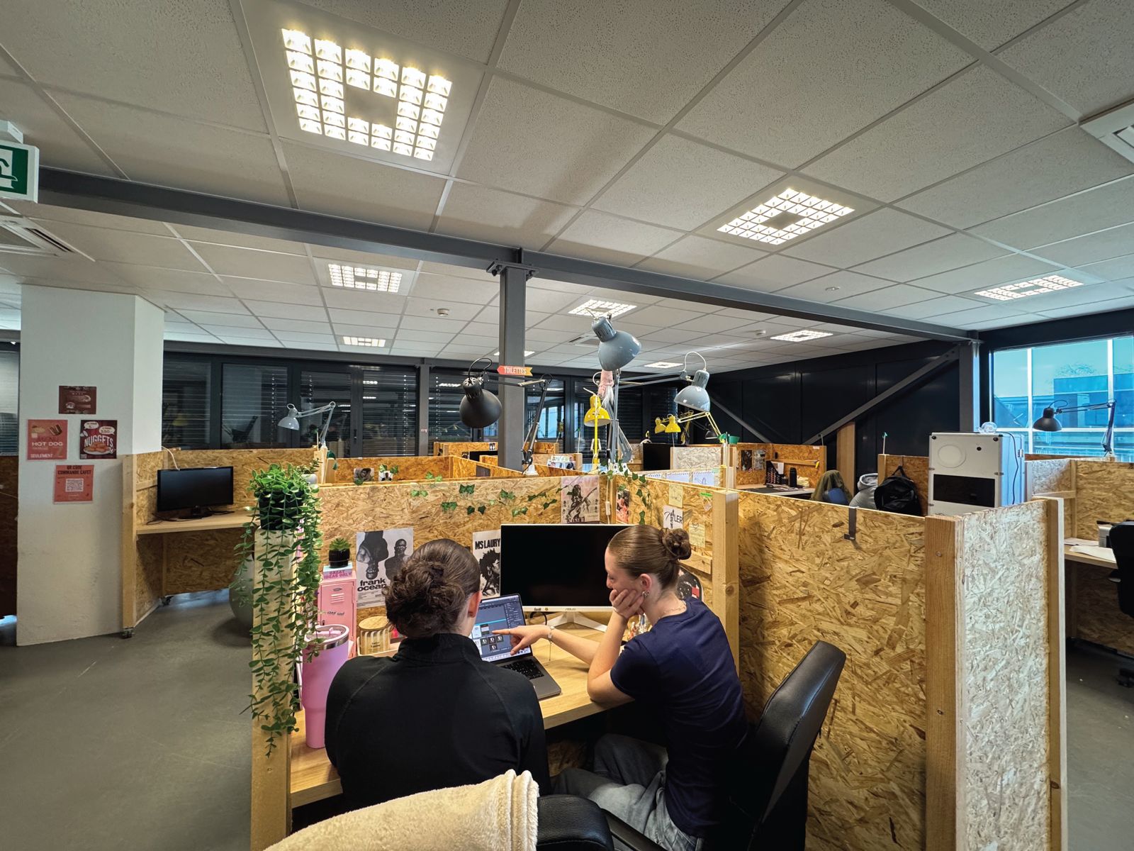 Espace d’accueil associé aux activités de formation.